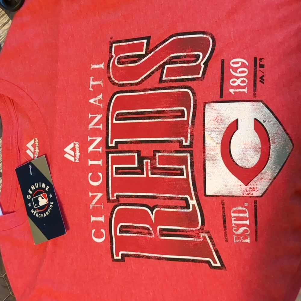 Cincinnati Reds vintage retro look t shirt.